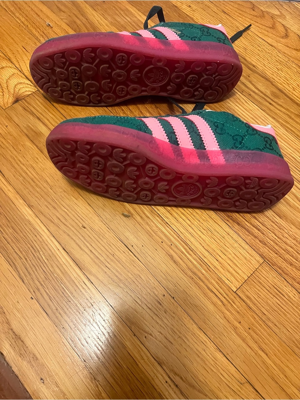 Gucci Green Sneakers with Pink Stripes - Picture 7 of 8